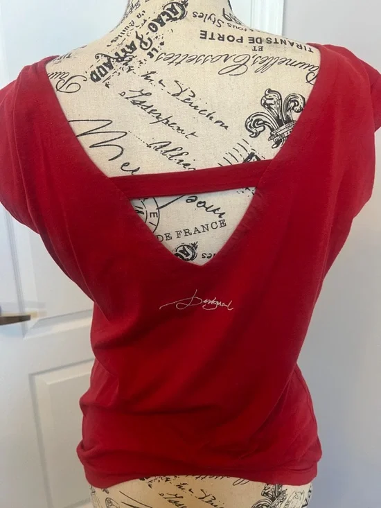 Desigual Red Short Sleeve Graphic Tee with Multicolor Floral Motif - Picture 2 of 2